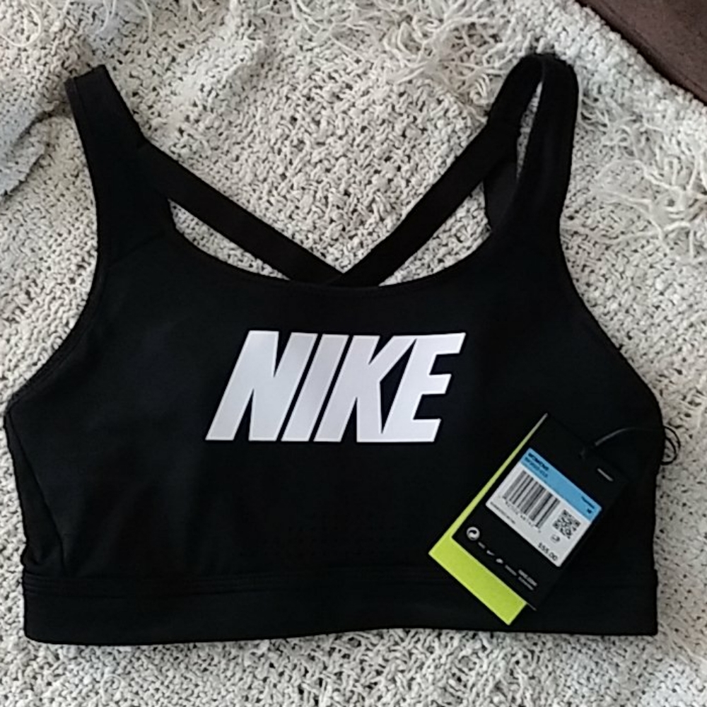 Nwt nike sports bra